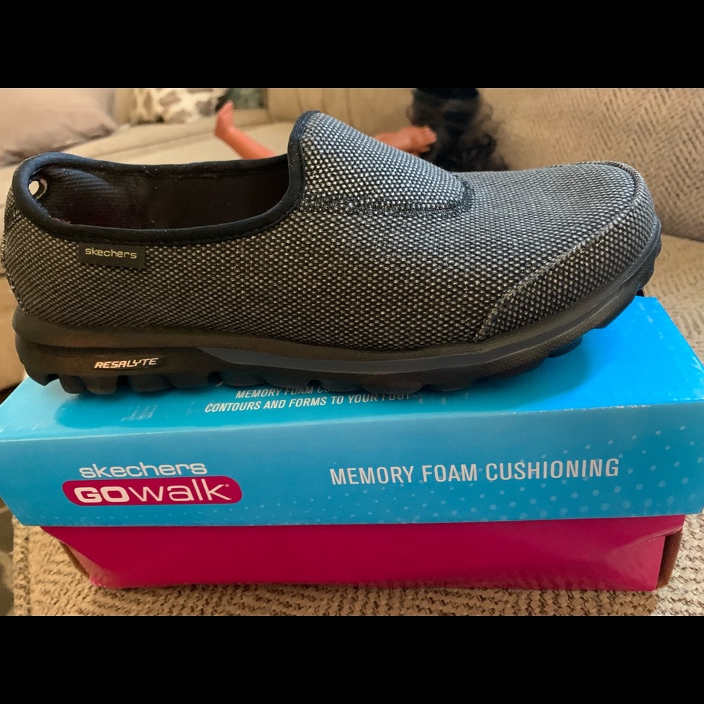 New sketchers size 8 1/2 $25